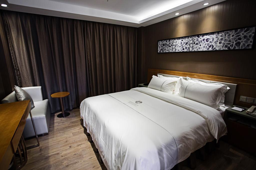 Insail Hotel Zhuhai Room photo